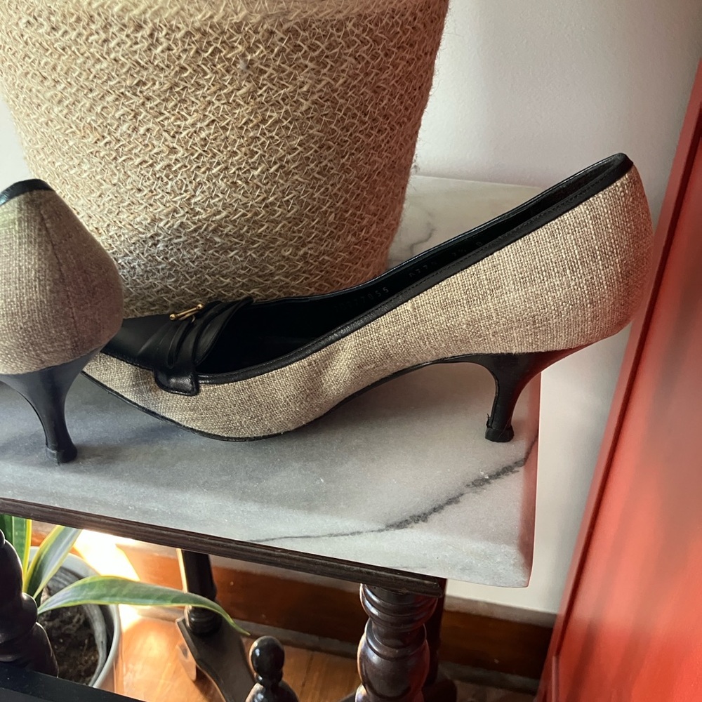 Vintage Ferragamo kitten heels, size 7.5 - Picture 3 of 5
